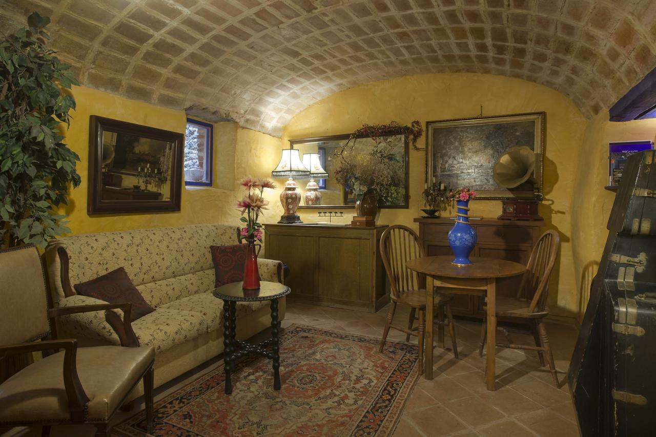 Hostal Blau Peratallada Eksteriør bilde